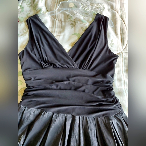 Black party dress with silver accents - Picture 2 of 4